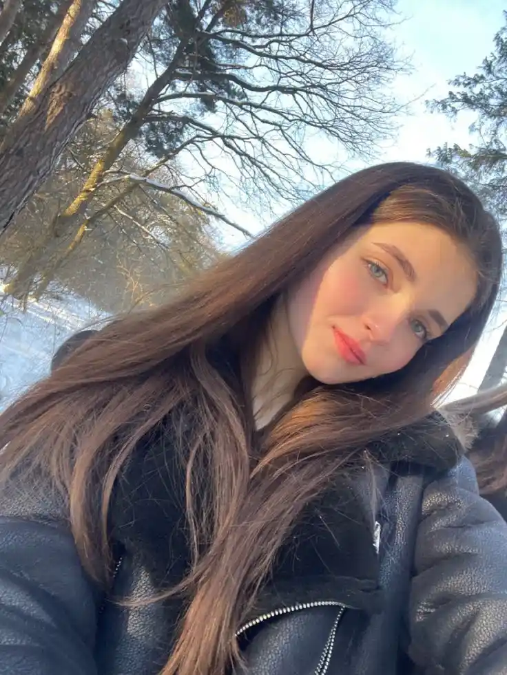 Chill Real Girls DP