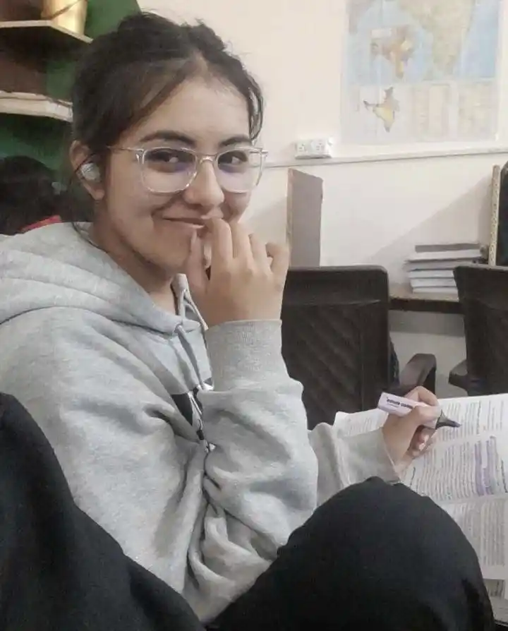 Chill Real Girls DP